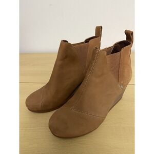 TOMS Women's Kelsey Tan Oiled Nubuck Suede Comfort Ankle Wedge Boots Size 7.5